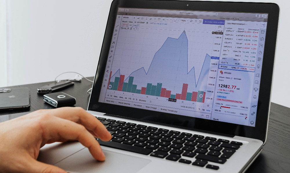 What Does Dave Ramsey Advise on Investing, and What Should You Do?