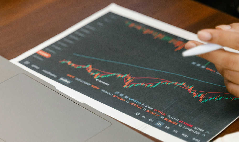 How did Warren Buffett get rich, and what are his investment secrets?
