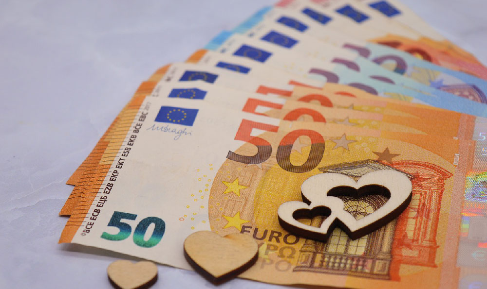 What Advantages and Impacts Does Fintech Investment Offer in Africa?
