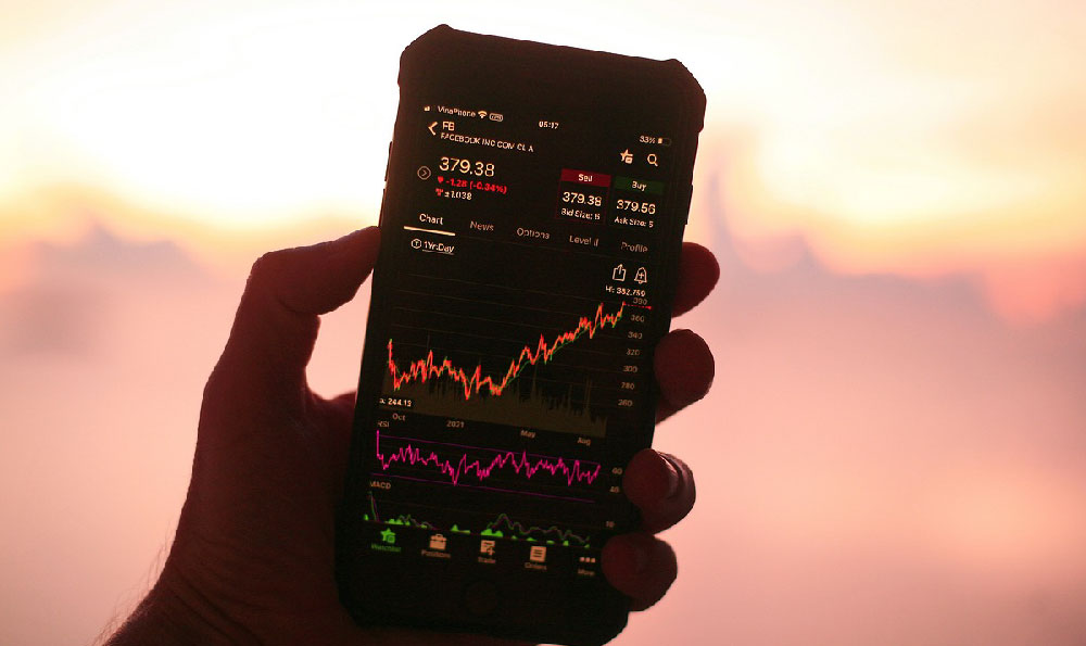 Selling Things Online: How Can You Do It, and Is It Profitable?
