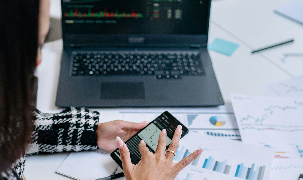 Make Money on iPhone: 10 Best Ways to Earn Online