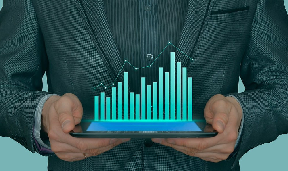 What are the benefits and drawbacks of robo-advisors for investing?