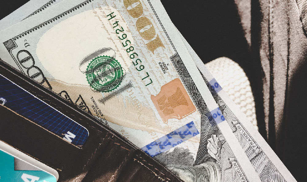 How Much Can Real Estate Brokers Earn? What's the Average Salary?
