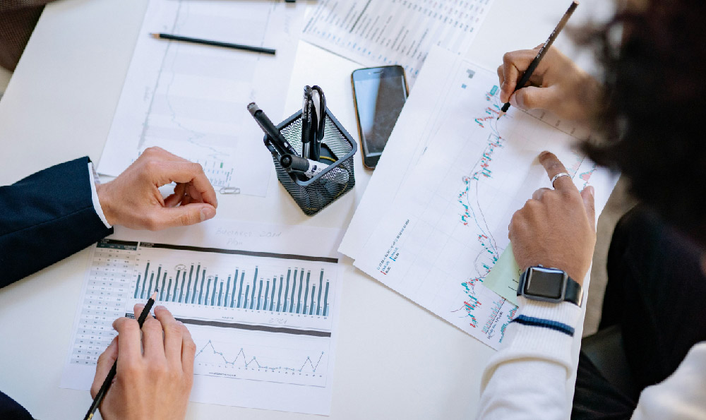 How Does Oracle Profit, and Where Does Its Revenue Come From?
